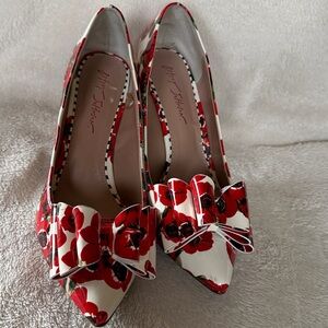Betsey Johnson heels sz 10